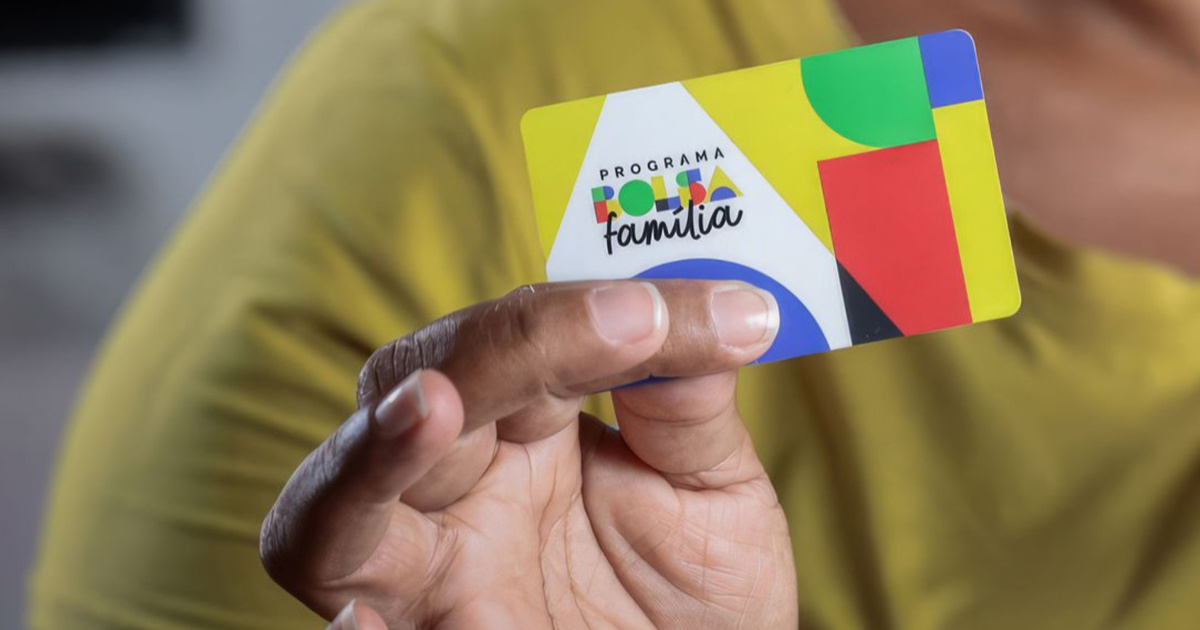 Ipea mede o efeito do Bolsa Família de R$ 600 na participação e formalização, detalha perfis afetados e compara resultados de estudos.