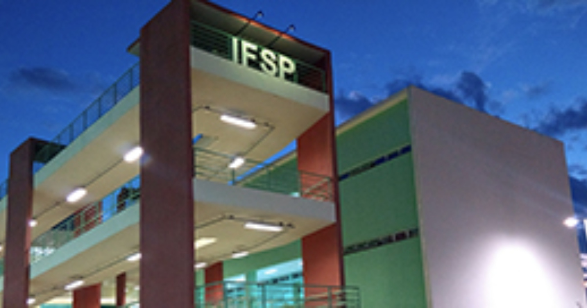 Pós-graduação gratuita do IFSP em Bragança Paulista oferece 25 vagas em Ensino da Matemática para professores da rede pública.