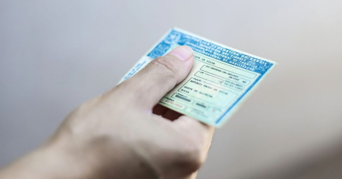Nova lei de trânsito prevê multa de R$ 2.934,70, suspensão da CNH por até 24 meses e restrição em rodovias para ultrapassagens perigosas.