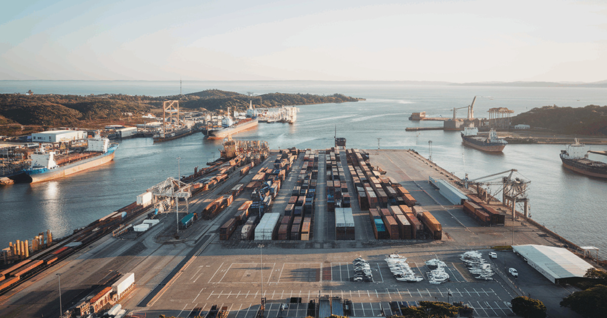 Arroio do Sal terá porto offshore bilionário com píer em L e capacidade para os maiores navios do mundo. Projeto muda a logística.