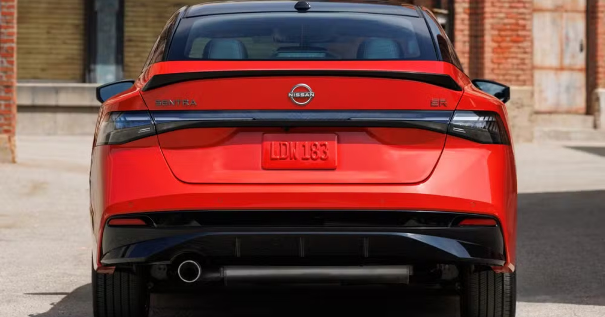  Nissan Sentra 2026 estreia com painel digital de 12,3", visual ousado e o mesmo motor 2.0 de 151 cv. Confira os detalhes e se vale a espera (Foto: Divulgação/Nissan)