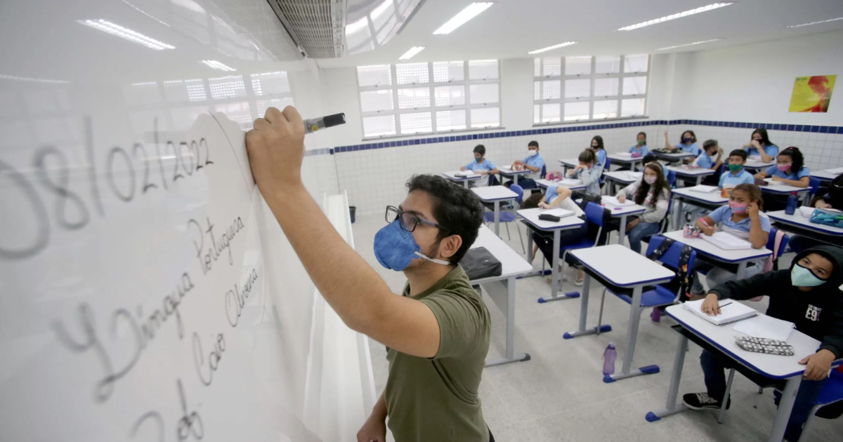 Senado aprova isenção do Imposto de Renda para professores até R$ 5 mil e cria nova regra para lucros acima de R$ 1,2 milhão.