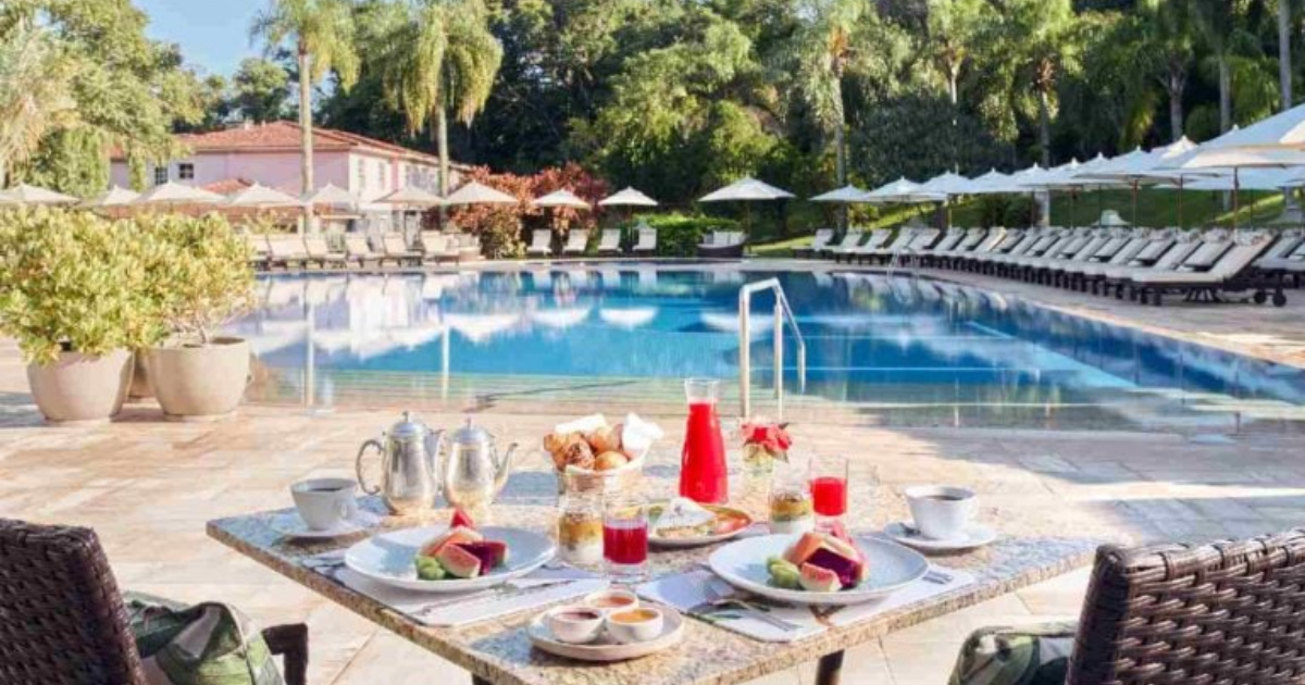 Único hotel brasileiro na lista da Forbes, o Hotel das Cataratas encanta com luxo, natureza, arco-íris lunar e experiências exclusivas. (Imagem: Divulgação)
