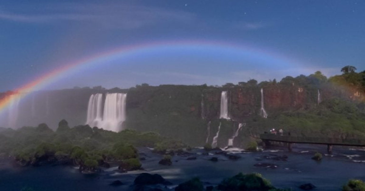 Único hotel brasileiro na lista da Forbes, o Hotel das Cataratas encanta com luxo, natureza, arco-íris lunar e experiências exclusivas. (Imagem: Divulgação)