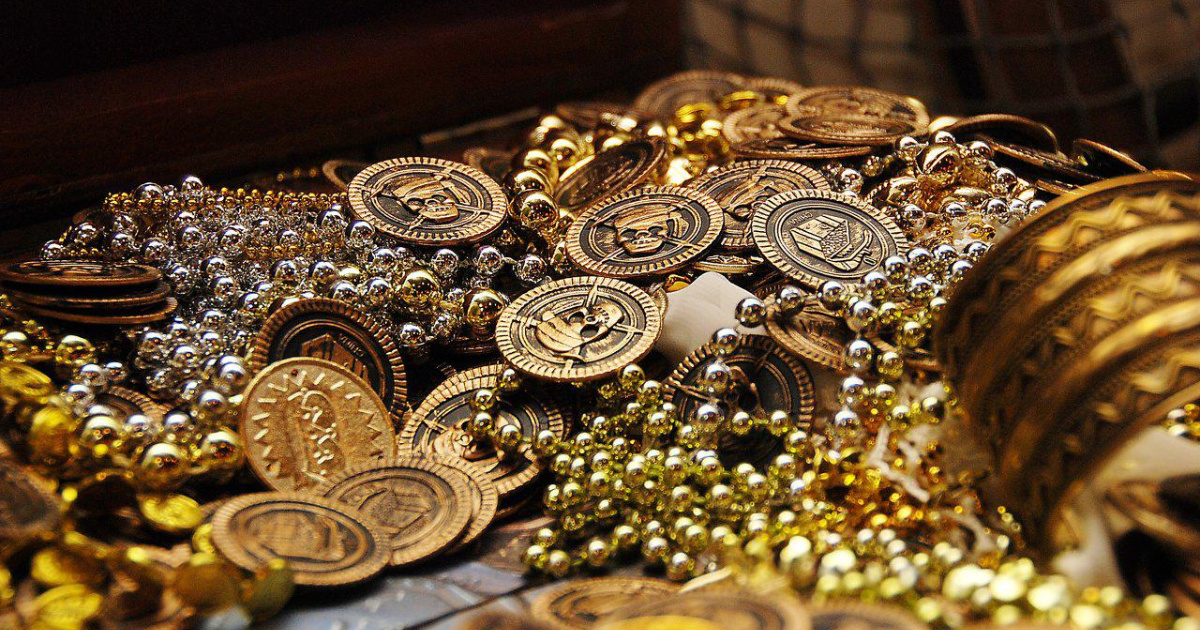 Casal encontra tesouro milionário no quintal com moedas de ouro do século 19. Descoberta avaliada em US$ 10 milhões intriga especialistas.