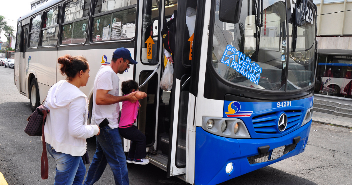 Governo estuda tarifa zero no transporte público, com custo anual de R$ 90 bilhões e revisão de subsídios e vale-transporte.