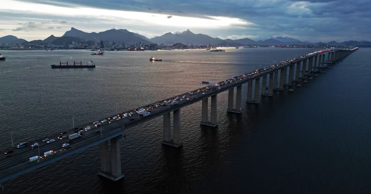 Com 625 metros de altura, a ponte Huajiang Grand Canyon, na China, é a mais alta do mundo e reduz viagens de duas horas para dois minutos.