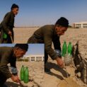 Homem de 69 anos caminha diariamente pelo deserto carregando 12 garrafas de água para aliviar a sede de animais e inspira o mundo com seu gesto de empatia