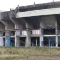 Estádio construído em 1954 com 45 mil lugares está fechado desde 2013 e hoje é cenário de abandono, entulho e degradação