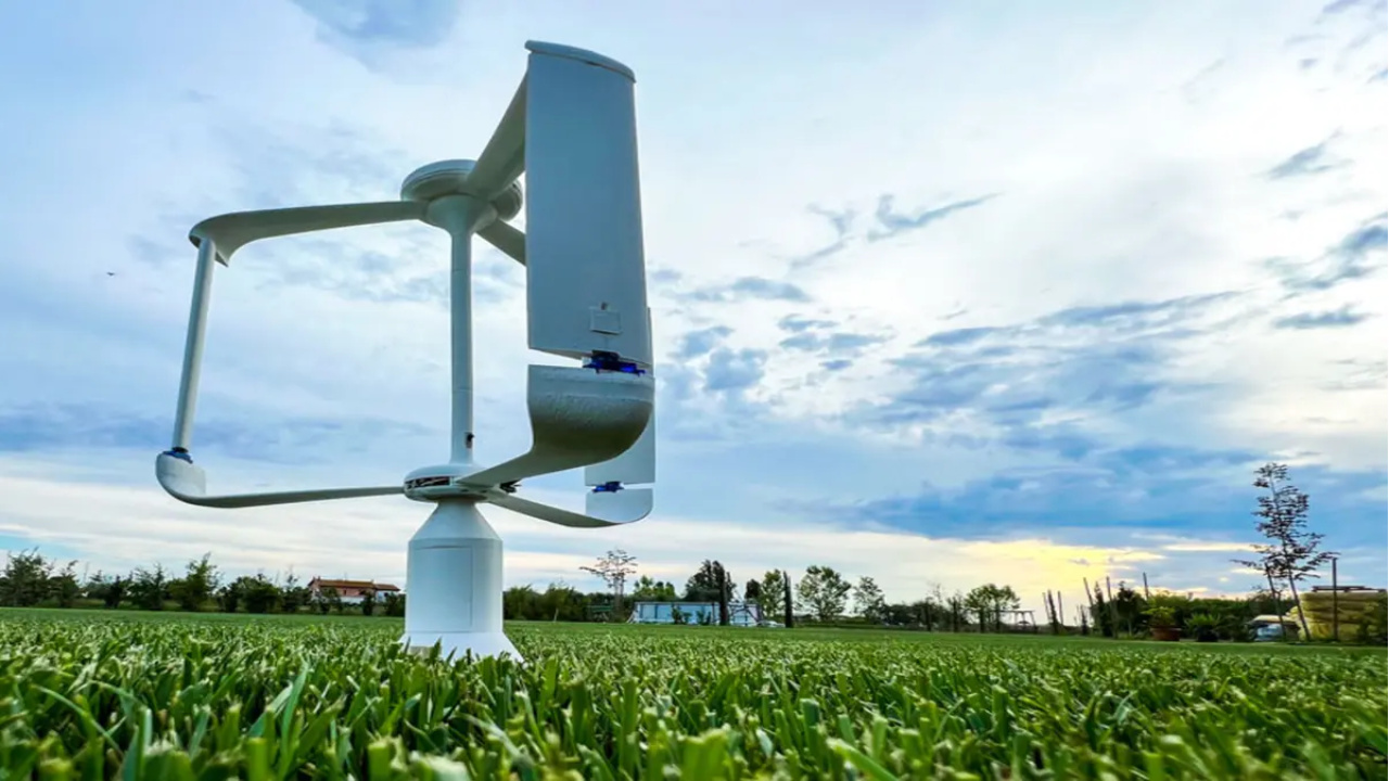 Startup italiana lança turbinas eólicas inteligentes capazes de gerar mais energia em cidades, com baixo ruído e sem grandes estruturas.
