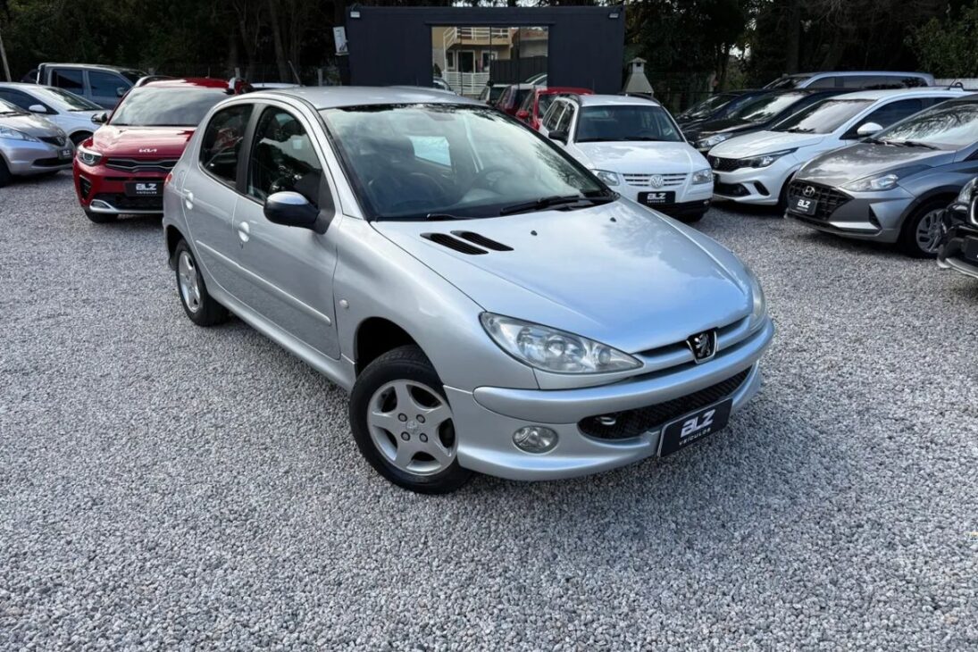 5 carros que ninguém quer, mas valem cada centavo: do Fiat Stilo ao Ford EcoSport, os esquecidos que ainda são ótimas compras