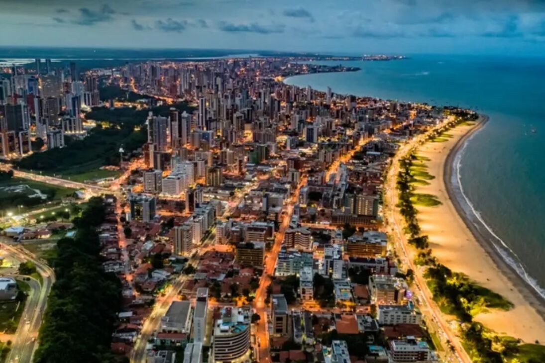Na capital onde o sol nasce primeiro, João Pessoa reúne praias de João Pessoa, orla de Tambaú e o Farol do Cabo Branco em um destino calmo e histórico.