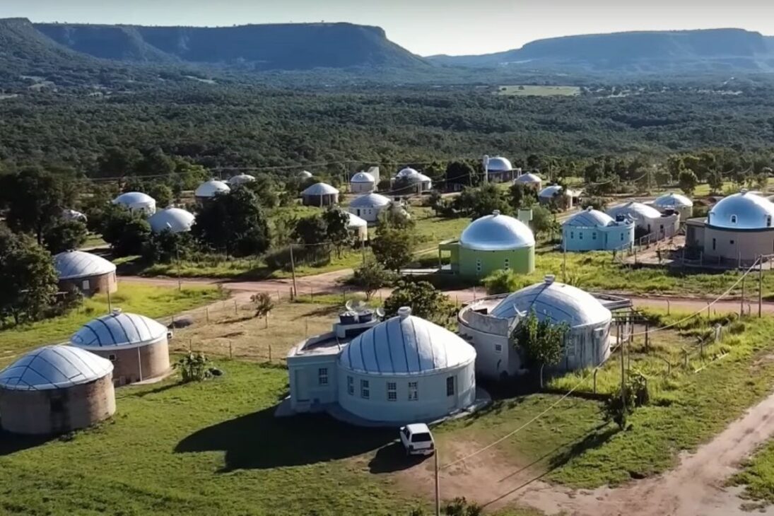 Zigurats revela uma cidade de pirâmides e casas redondas, onde o mistério envolve arquitetura, turismo e ocupação em evolução no interior sul-mato-grossense.

