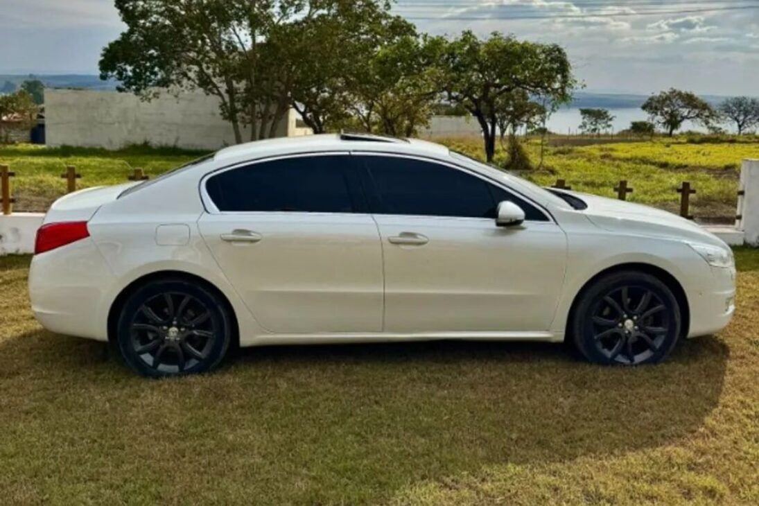 Com motor 1.6 THP e consumo 8 cidade 12 estrada, o Peugeot 508 2012 tem esse diferencial de luxo completo na casa dos 50 mil