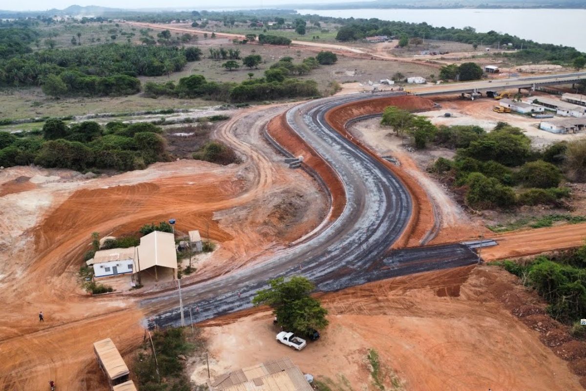 A pavimentação da ponte sobre o rio Araguaia na BR-153 avança entre Pará e Tocantins, marcando um novo ciclo para a infraestrutura rodoviária e a travessia do rio Araguaia.