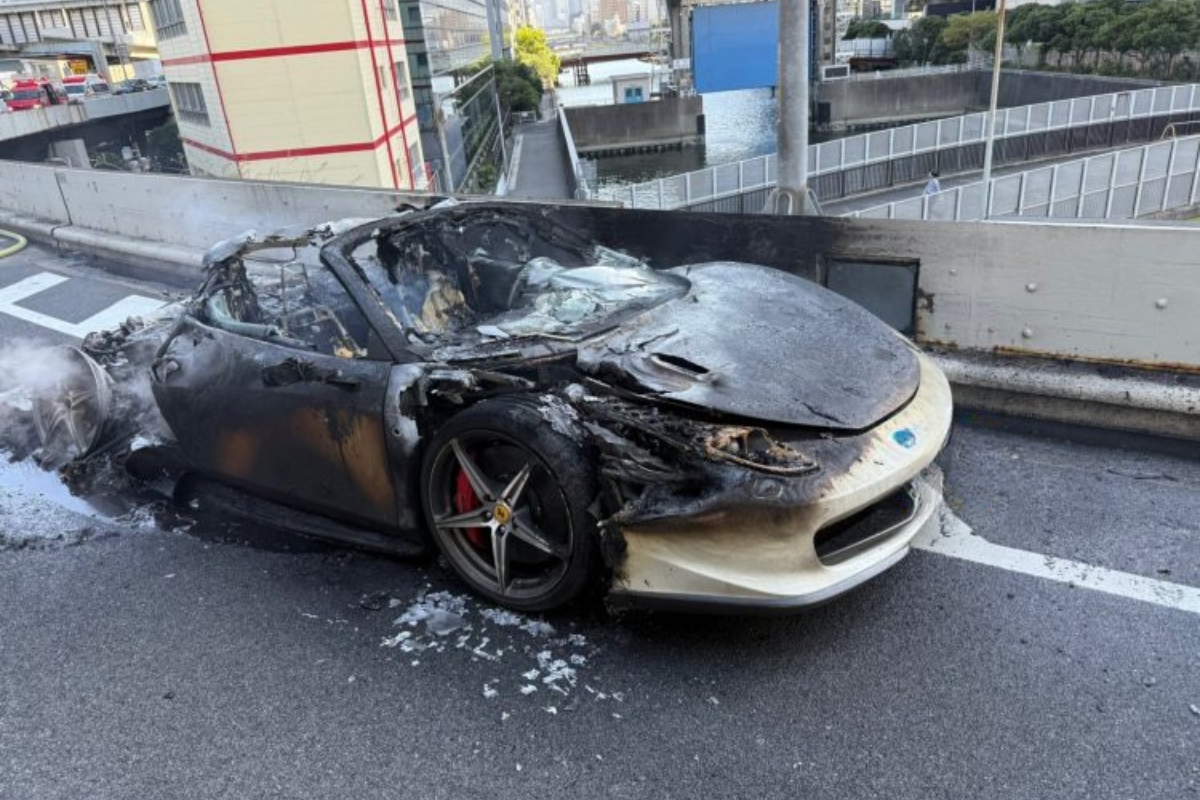 Ferrari pega fogo