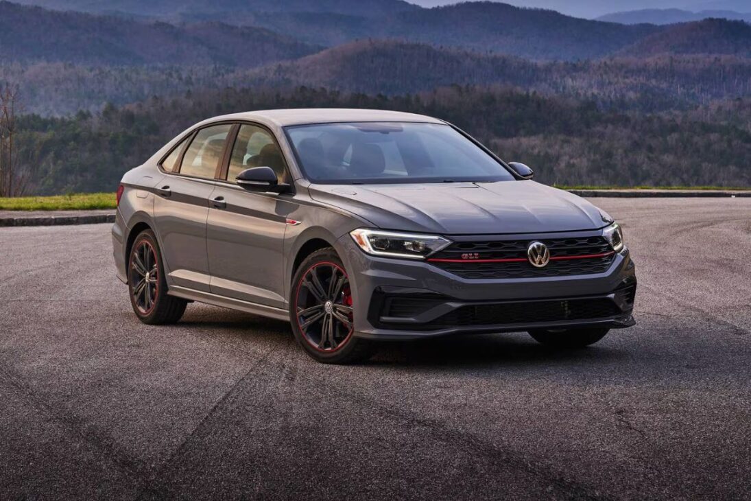 Dois sedãs de mais de 200 cavalos que deixam SUVs no chinelo e ainda custam menos de R$ 150 mil segundo a tabela FIPE