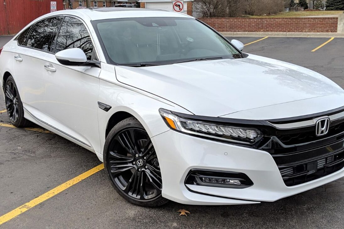 Dois sedãs de mais de 200 cavalos que deixam SUVs no chinelo e ainda custam menos de R$ 150 mil segundo a tabela FIPE