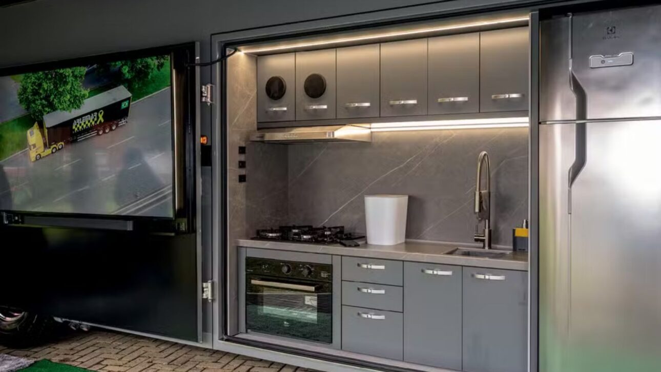 Conheça o Scania 770 S V8, motorhome de luxo de R$ 3,3 milhões com 770 cv, 45 m² e tecnologia de conexão via satélite.