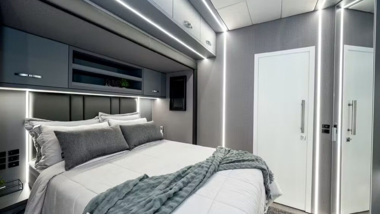 Conheça o Scania 770 S V8, motorhome de luxo de R$ 3,3 milhões com 770 cv, 45 m² e tecnologia de conexão via satélite.