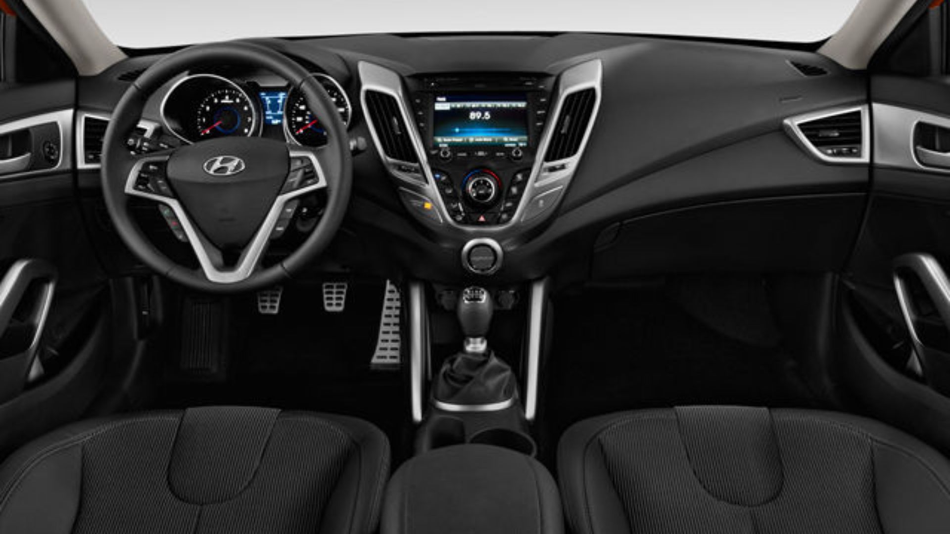 Hyundai Veloster usado tem motor 1.6 de 128 cv, consumo de até 13,5 km/l e preços abaixo de R$ 44.990. Confira os detalhes.