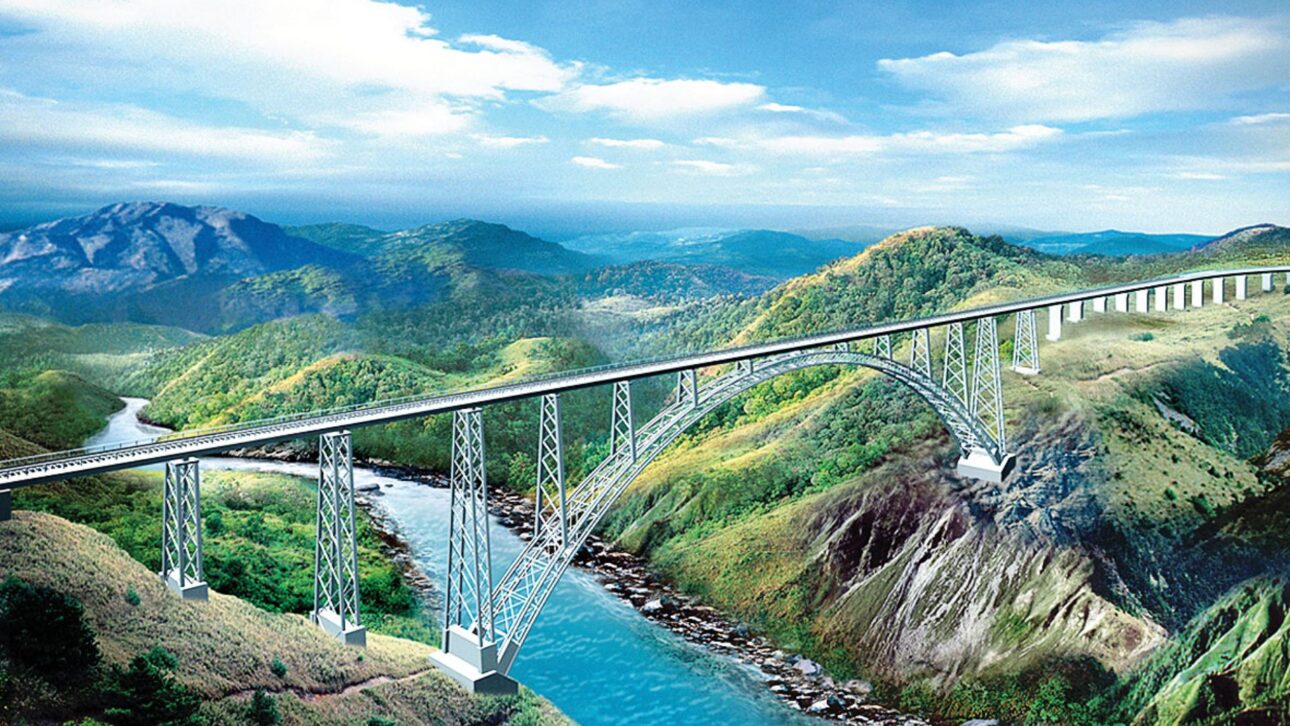 Ponte ferroviária em arco de 359 m sobre o rio Chenab integra o corredor USBRL e redefine engenharia ferroviária na Índia. (Imagem: The Independent)
