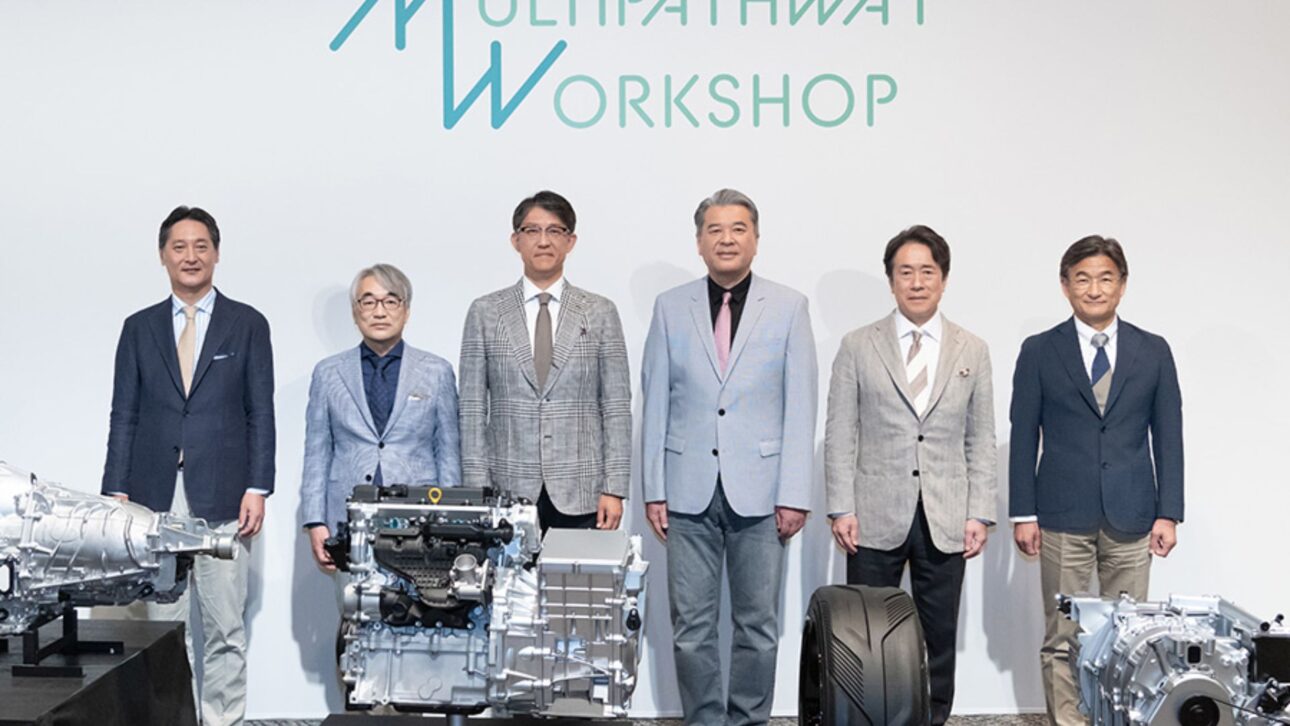 Toyota apresenta novo motor híbrido 1.5 super eficiente e reafirma que será a última montadora a abandonar os motores a gasolina.