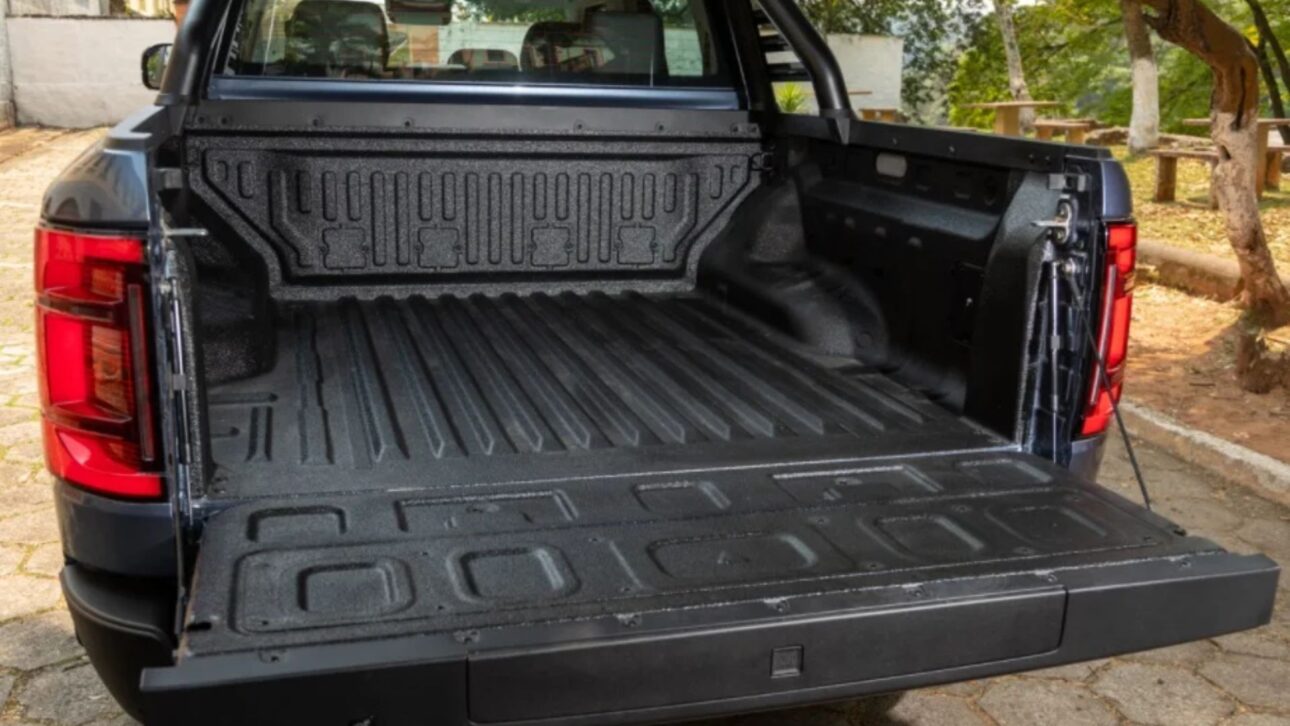 BYD Shark, picape híbrida de 437 cv e tração 4x4, ganha até R$ 70 mil de desconto e autonomia elétrica de 57 km.