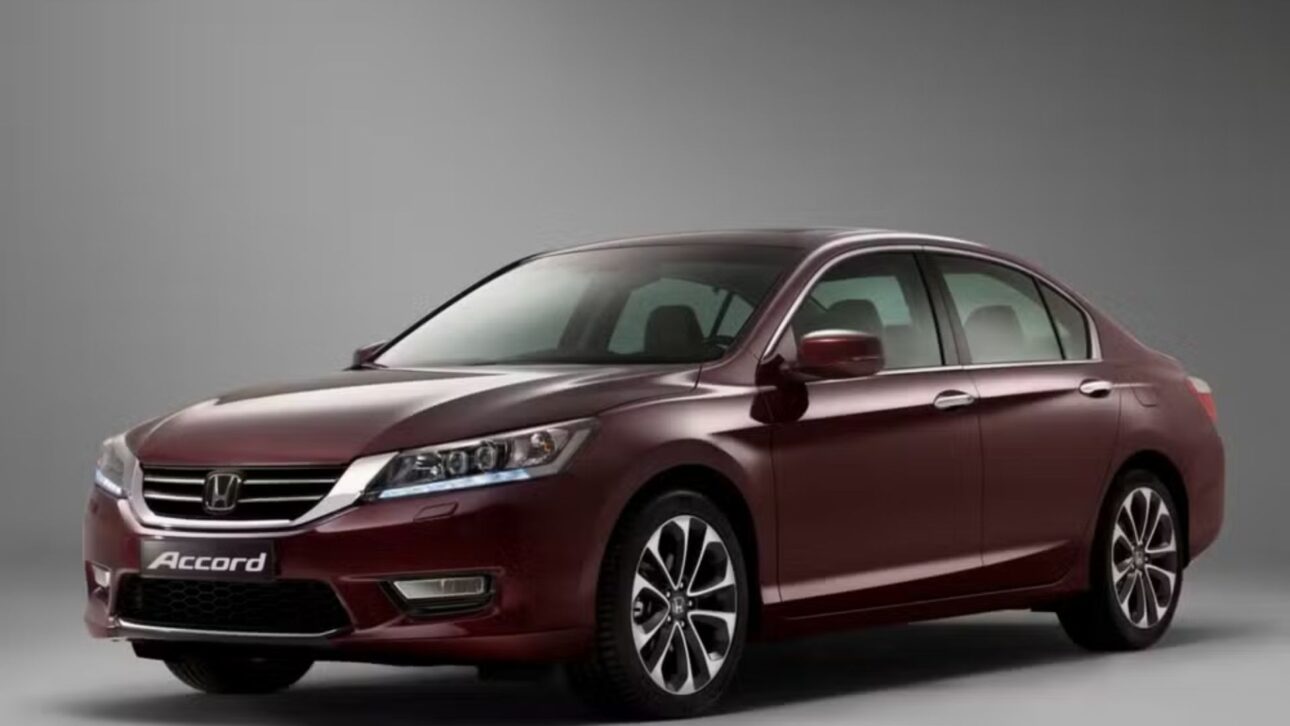 Honda Accord V6 3.5 — Sedã grande de 280 cv combina desempenho elevado, acabamento refinado e foco em conforto para longas viagens. (Imagem: reprodução)