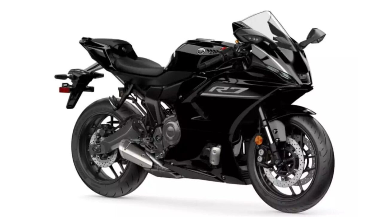 A nova Yamaha R7 2026 chega com IMU de 6 eixos, quickshifter bidirecional, painel TFT e motor CP2 de 689 cm³.