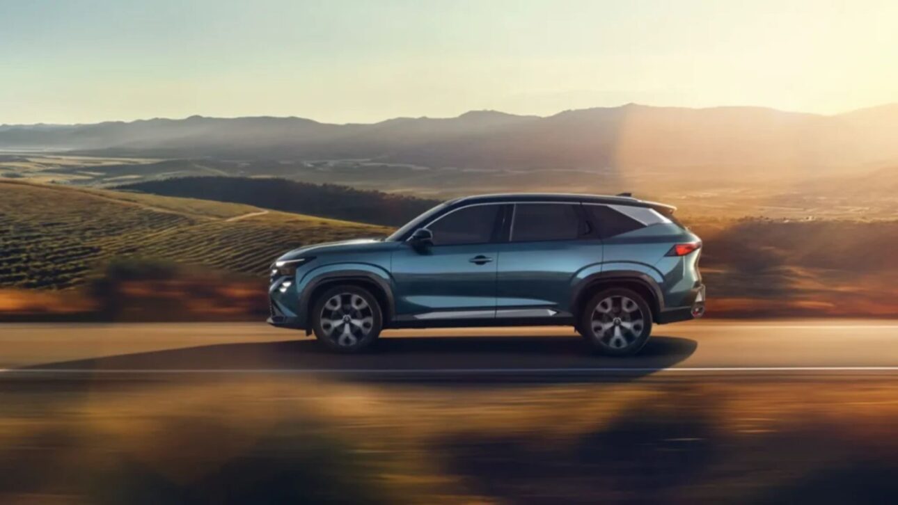 Renault Boreal estreia no Brasil com motor 1.3 turbo, Google nativo e porta-malas de 522 litros para enfrentar Compass e Corolla Cross.