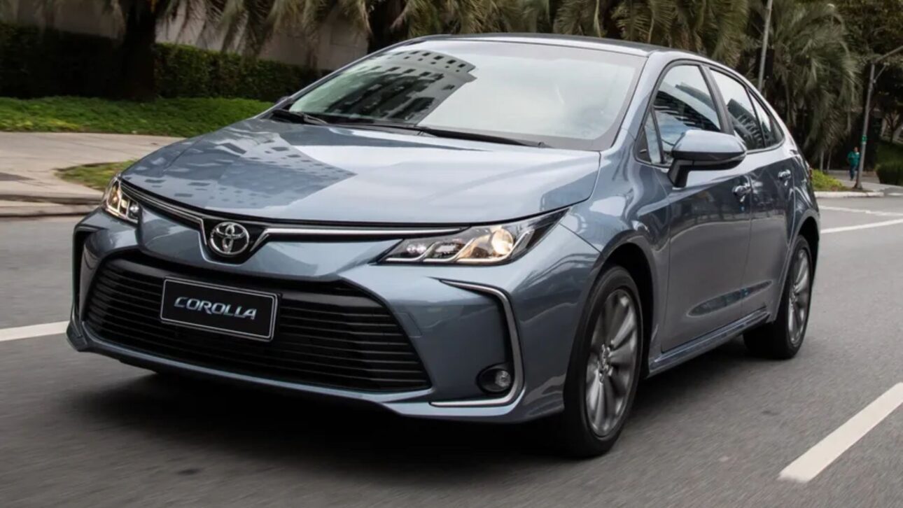 Toyota Corolla segue entre os usados mais vendidos do Brasil em 2025, com motor eficiente, manutenção previsível e alta valorização.