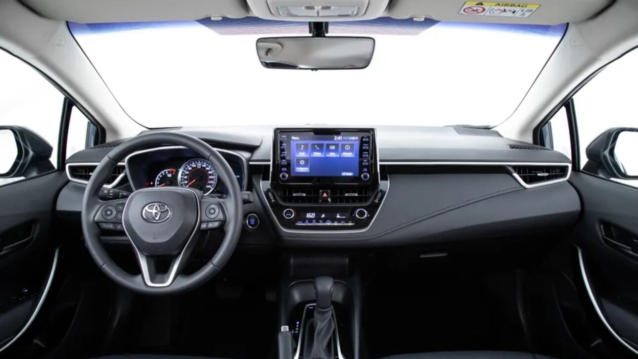 Toyota Corolla segue entre os usados mais vendidos do Brasil em 2025, com motor eficiente, manutenção previsível e alta valorização.