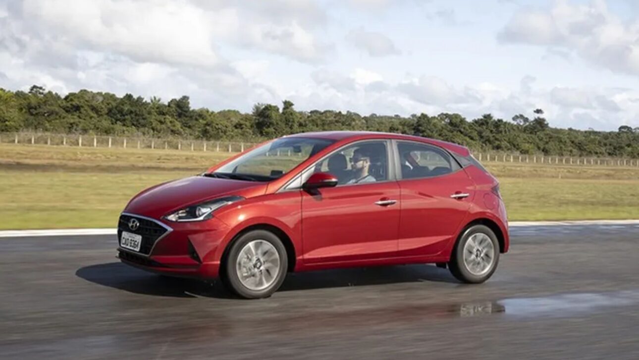Hyundai HB20 conquista o 4º lugar entre os carros usados mais procurados de 2025, com motor 1.0 turbo e custo de manutenção competitivo.