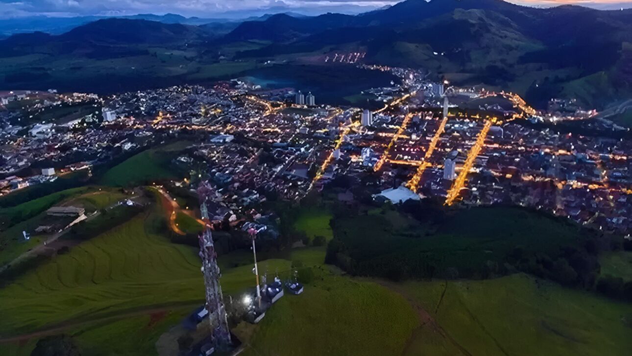 Município mineiro com 42 mil habitantes domina mais de 70% do mercado nacional de eletrônicos de segurança e se consolida como polo de automação e IoT.