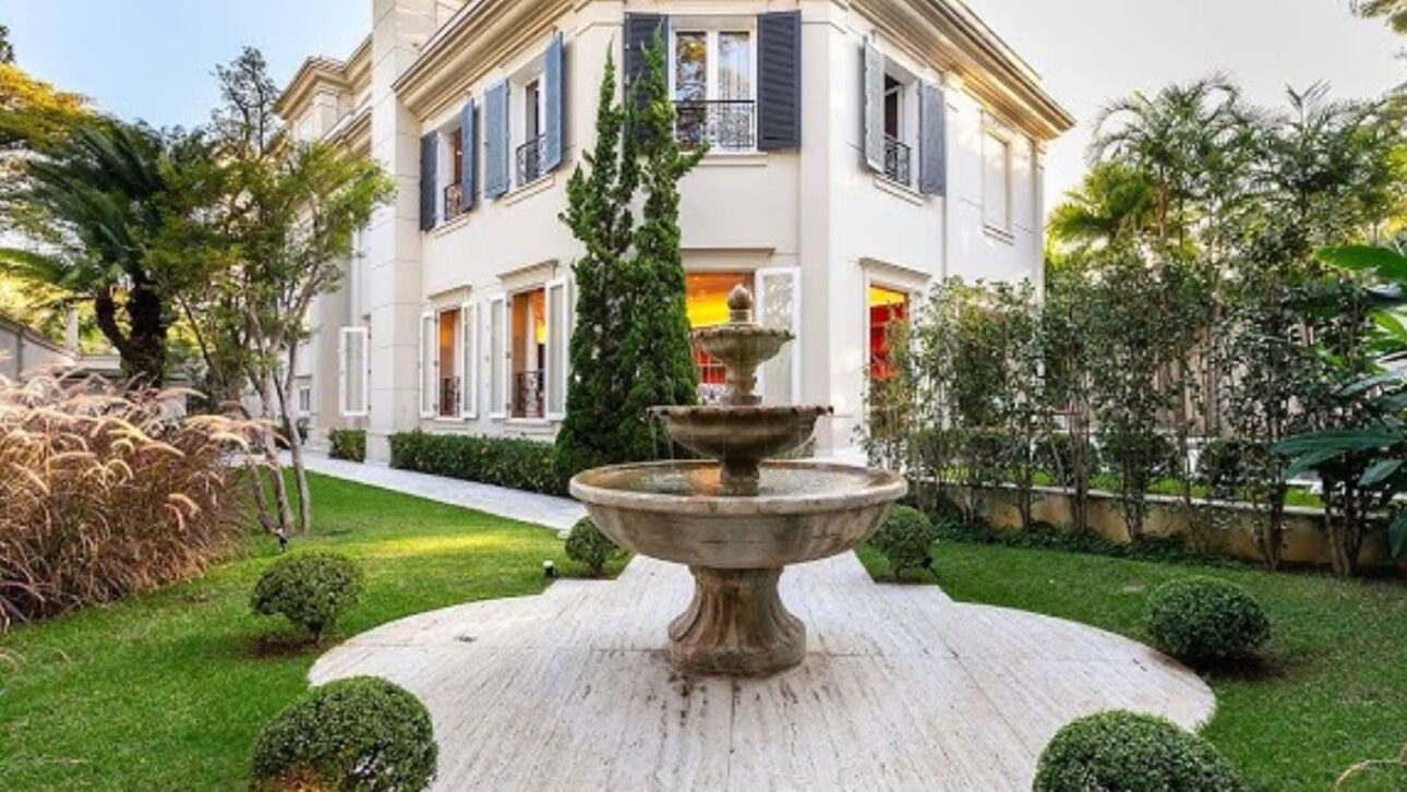 A mansão mais cara de São Paulo, no Jardim Europa, vale R$ 250 milhões e tem 2.700 m², cinco suítes e garagem para 35 carros.