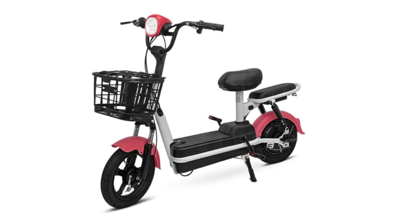 Scooter elétrica Bikelete 350W roda até 25 km, carrega na tomada comum, não exige CNH e custa menos de R$ 4 mil.