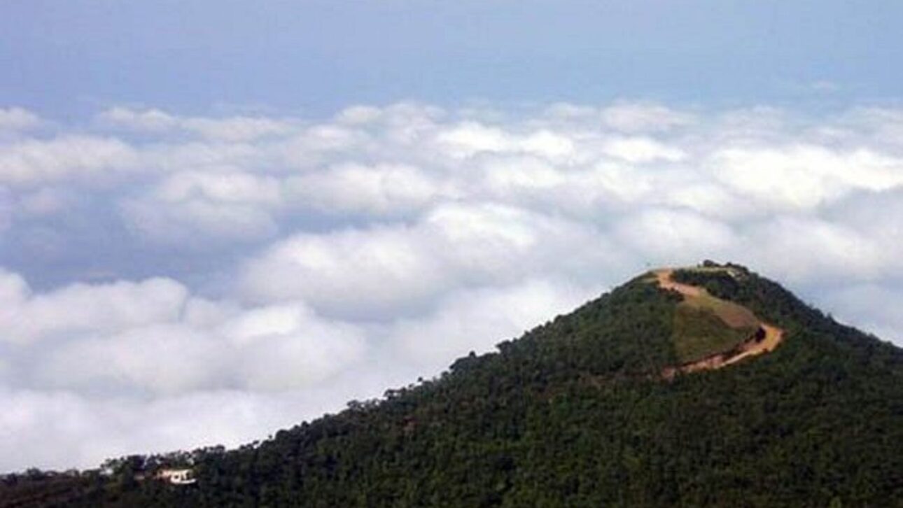 Descubra Santo Antônio do Pinhal, refúgio serrano na Mantiqueira com mirantes, clima frio e natureza exuberante próximo de São Paulo.