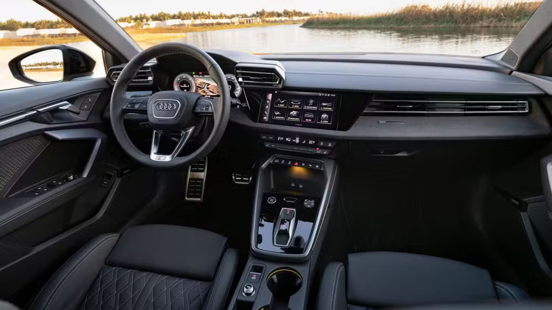 Audi A3 2025 tem o mesmo motor do Golf GTI, desempenho forte e preço até R$ 120 mil menor, destacando ótimo custo-benefício.
