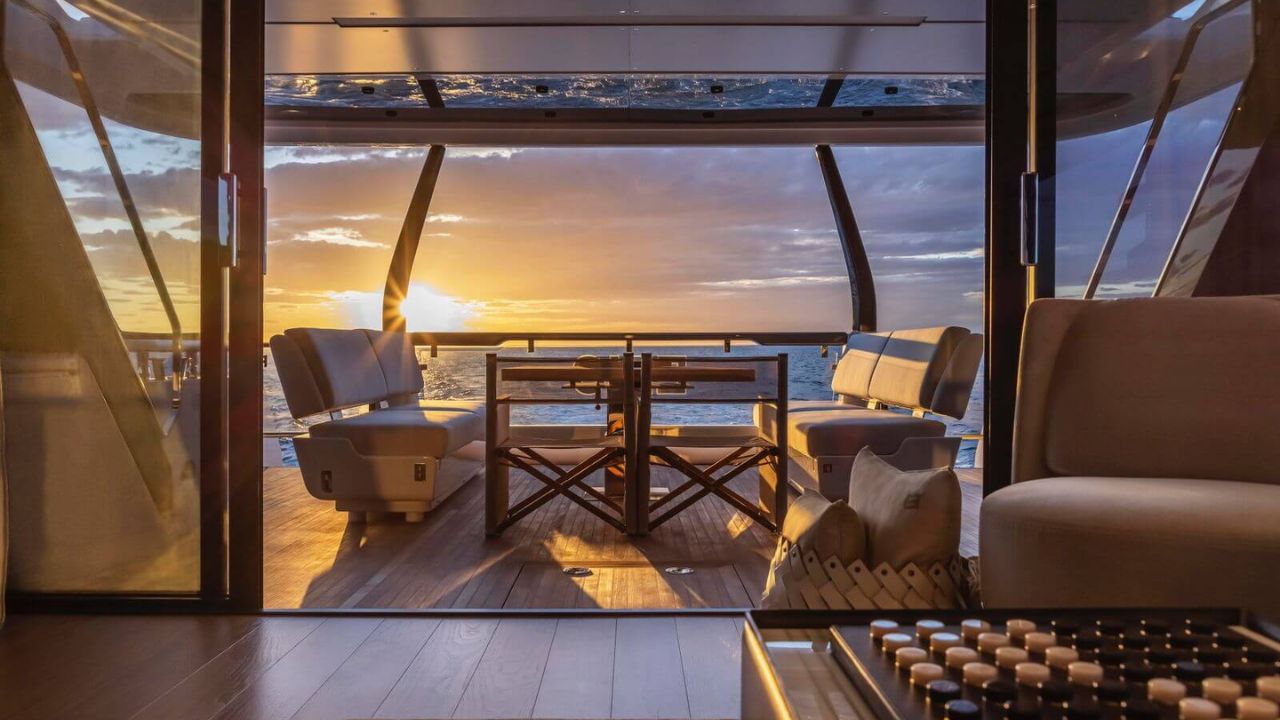 O megaiate mais caro produzido no Brasil vale R$ 60.000.000,00 e tem 30,13 metros, 5 suítes, 400 m² de luxo e 28 nós de velocidade