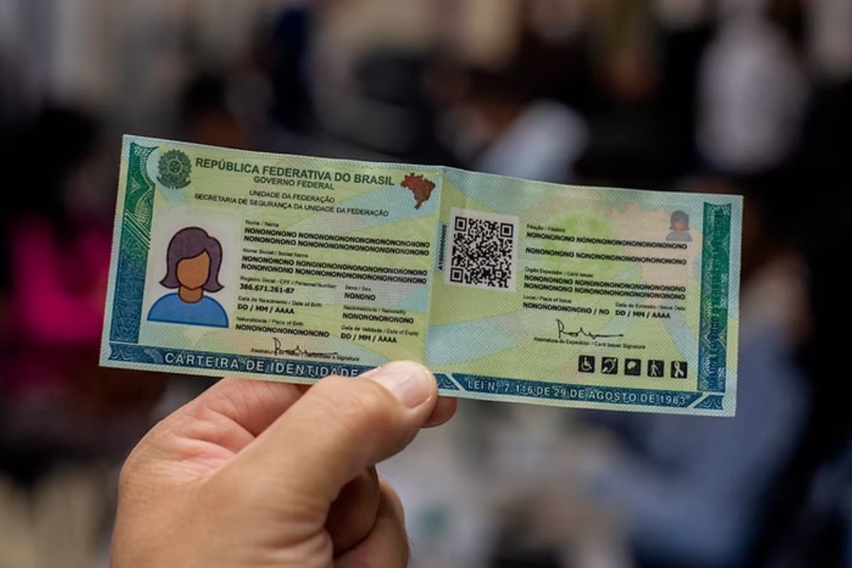 nova Carteira de Identidade Nacional substitui o RG até 2032 com CPF como número único, QR Code e integração ao Gov.br. Entenda prazos, emissão e segurança.