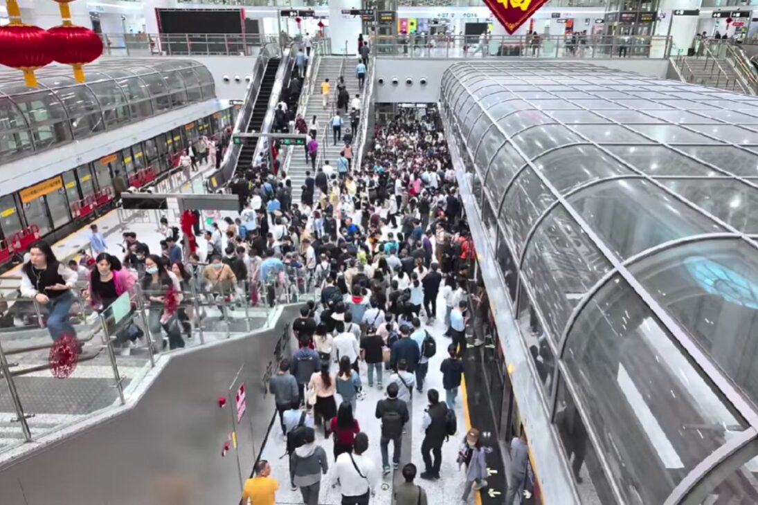 Shenzhen já vive em 2050: metrô automático, arquitetura futurista e bilhete digital fazem a cidade parecer uma mistura de aeroporto com filme de ficção científica