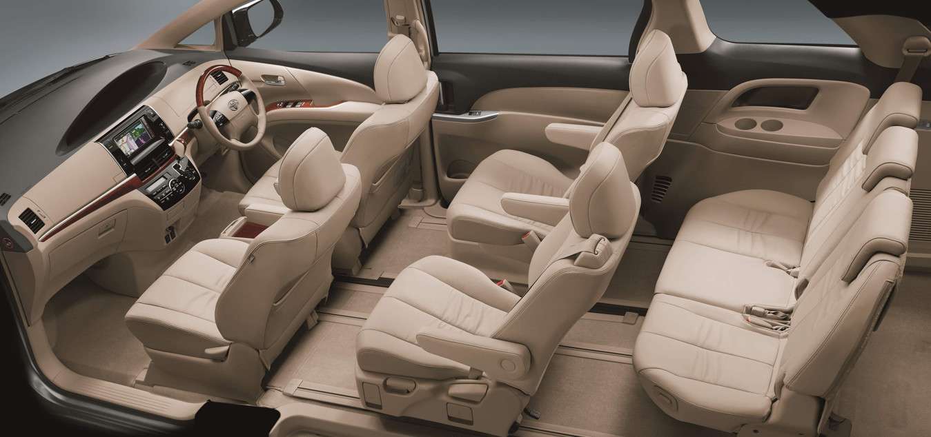 Minivan japonesa com motor V6, 7 lugares e conforto de carro executivo volta ao radar dos entusiastas; conheça a Toyota Previa, o "transporte VIP" esquecido