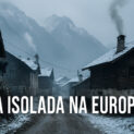 Uma comunidade isolada na Europa onde o tempo parou: famílias vivem há séculos seguindo tradições do século XVII, falam dialeto ancestral e resistem ao mundo moderno cercadas por montanhas e neve