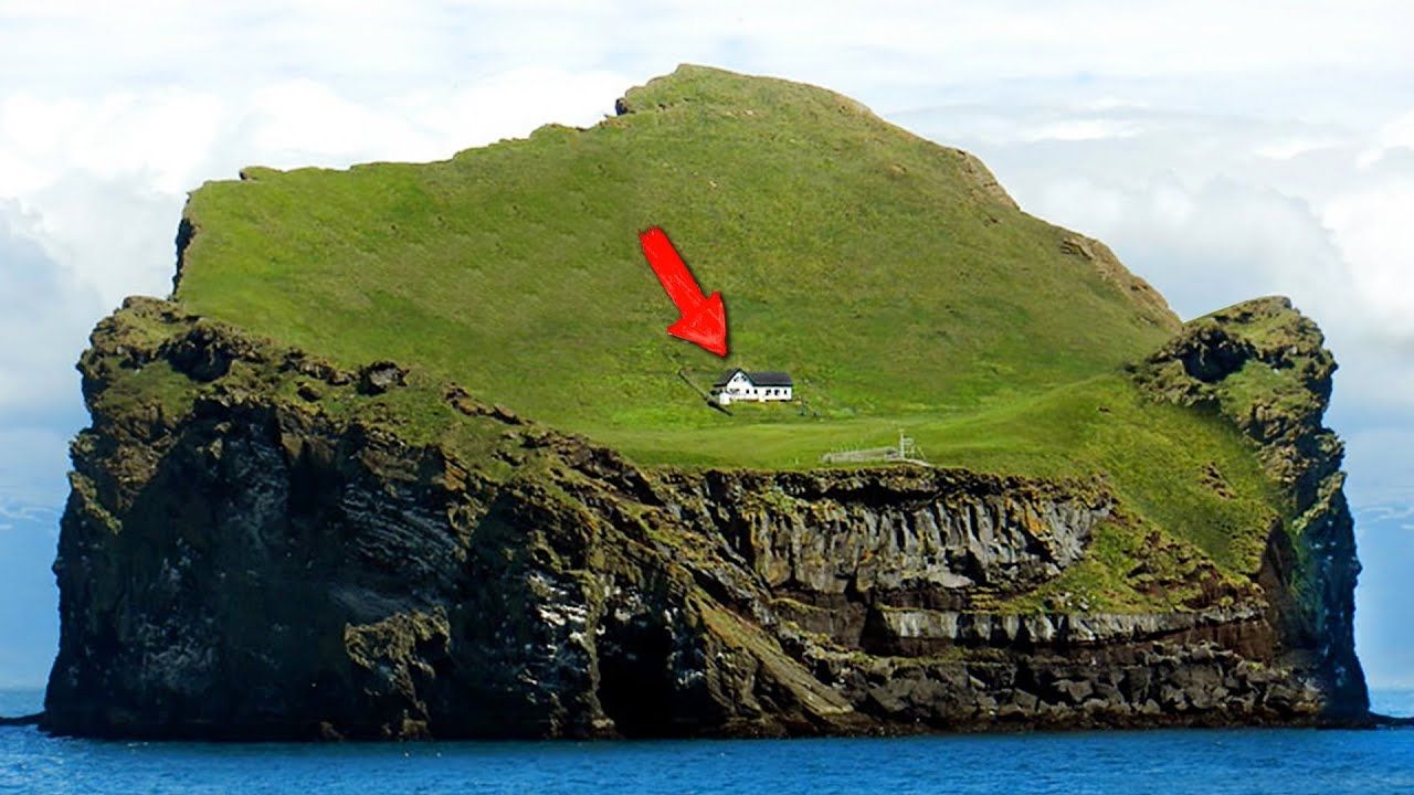 Youtuber encara frio extremo e mar congelado na Islândia para revelar o mistério da casa mais solitária do mundo e surpreende fãs com a descoberta