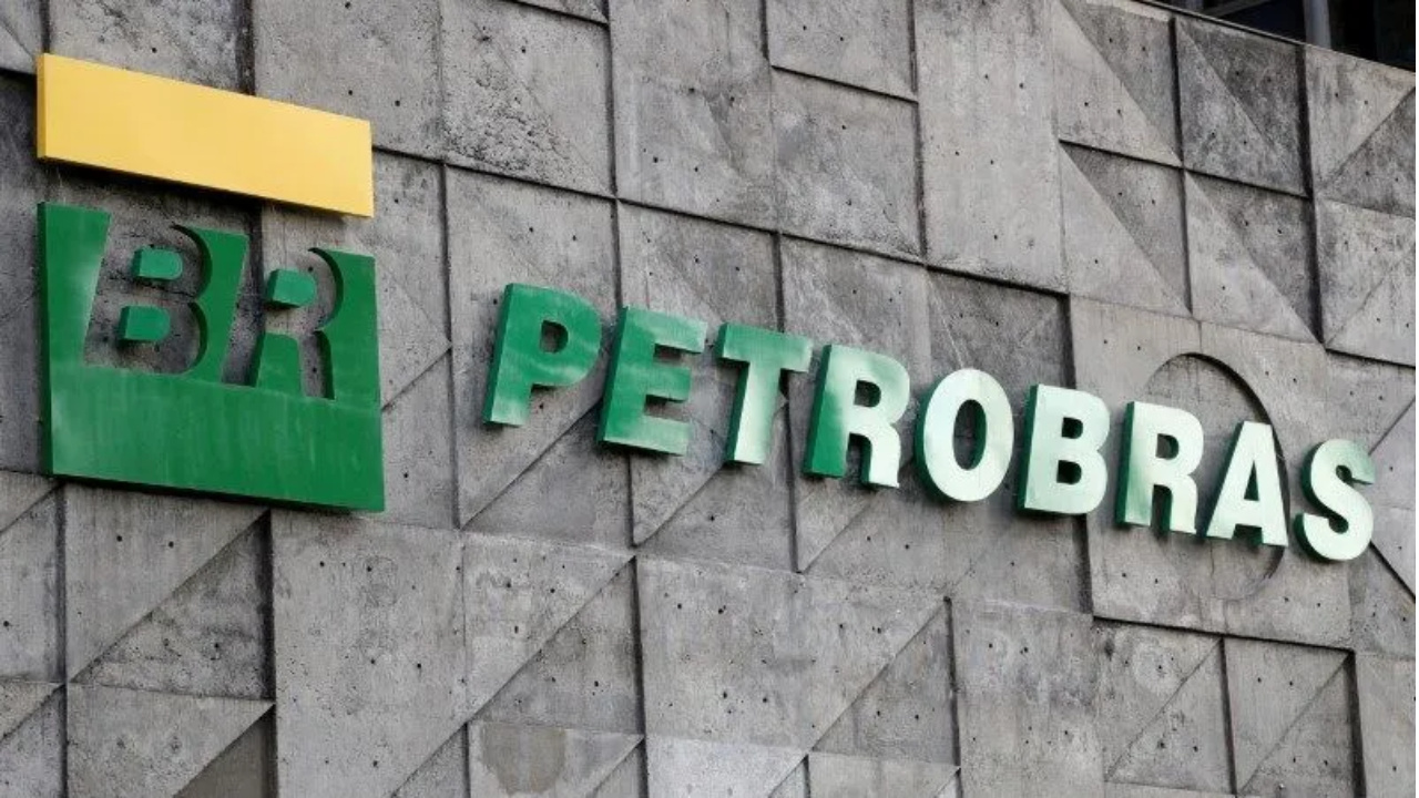 Segundo o Instituto de Estudos Estratégicos de Petróleo, Gás Natural e Biocombustíveis (Ineep), a Petrobras deve registrar lucro líquido de R$ 34,1 bilhões no 3º trimestre, impulsionado pela expansão da produção e aumento nas vendas internas de derivados.