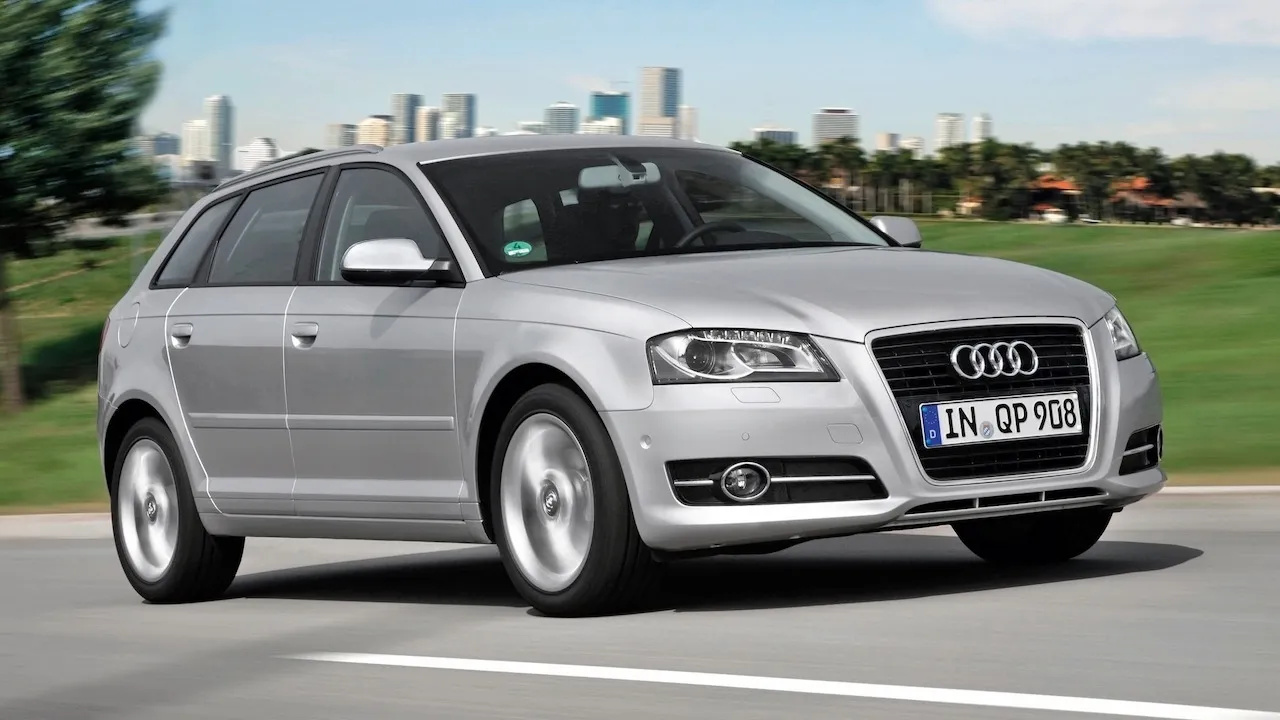 Com motor 2.0 TFSI Turbo de 200 cv e câmbio S tronic DSG na versão 2.0, o Audi A3 2010 pode ser encontrado por menos de R$ 50 mil e segue como um dos usados mais potentes e desejados do mercado