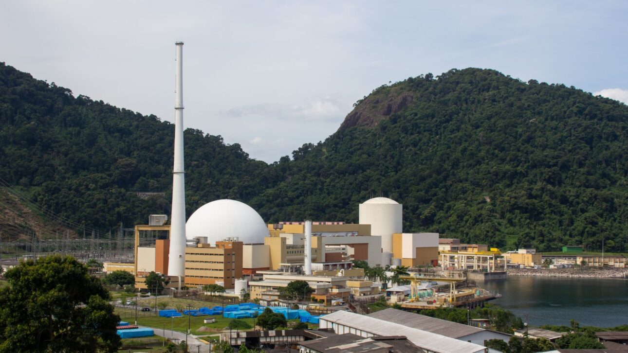 Brasil planeja elevar investimentos em ciência, criar IA própria, expandir infraestrutura estratégica e repatriar cientistas até 2034.