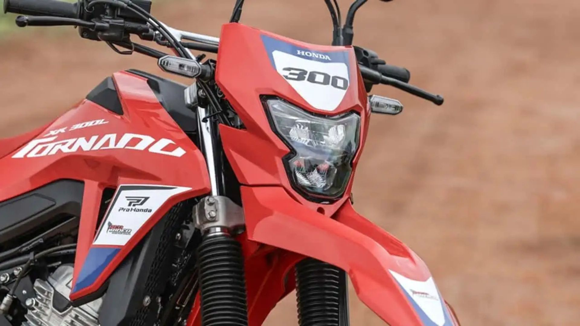 Honda XR 300L Tornado Special Edition 2026 chega ao Brasil com visual racing, ABS nas duas rodas e motor 293,5 cm³ por R$ 31.540 no off-road.