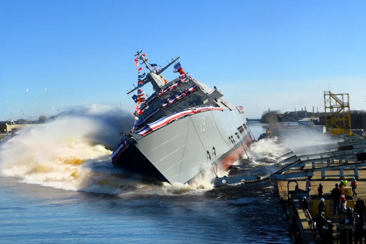 Entenda por que o navio de combate litorâneo virou polêmica: classe Freedom, classe Independence, modularidade e tripulação na visão de LeClair.